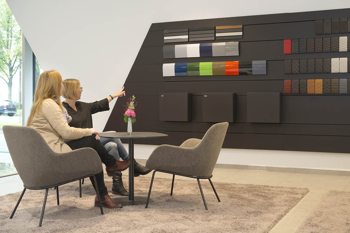 Kundenberatung zur Kongifuration eines Fahrzeugs