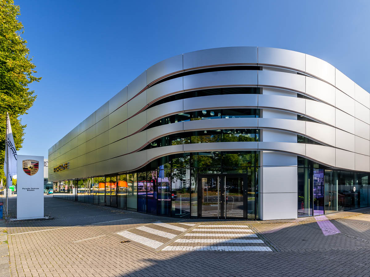 Firmengebäude des Autohauses