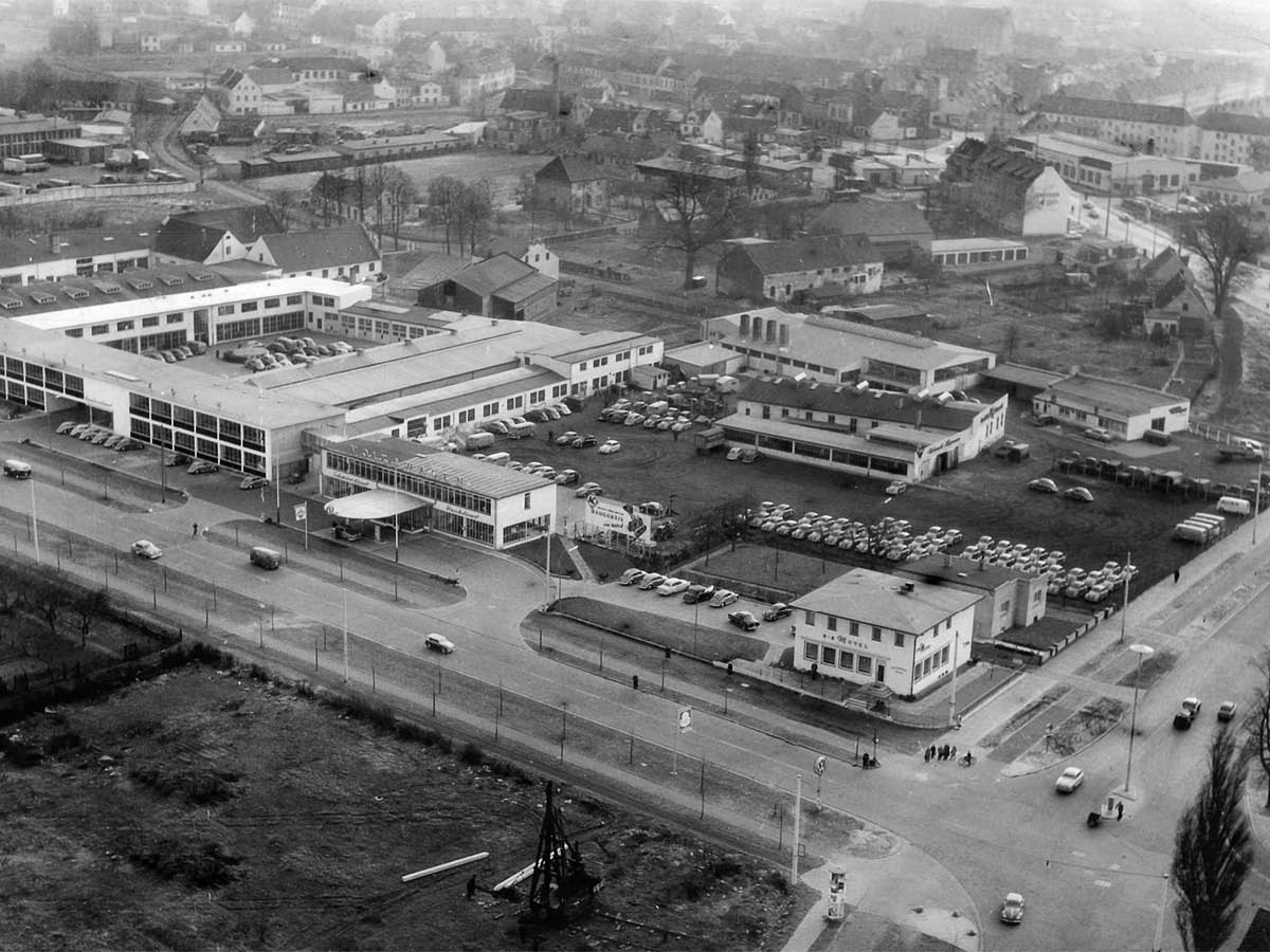 Firmengebäude des Autohauses